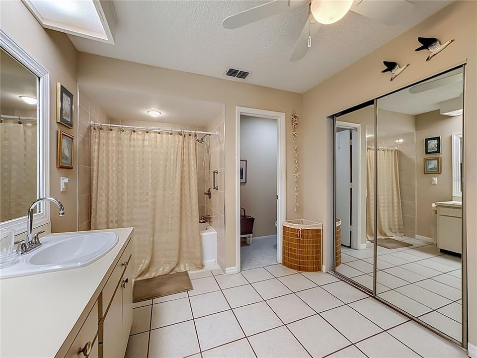 На продажу: $299,000 (2 спален, 2 ванн, 1693 Квадратных фут)