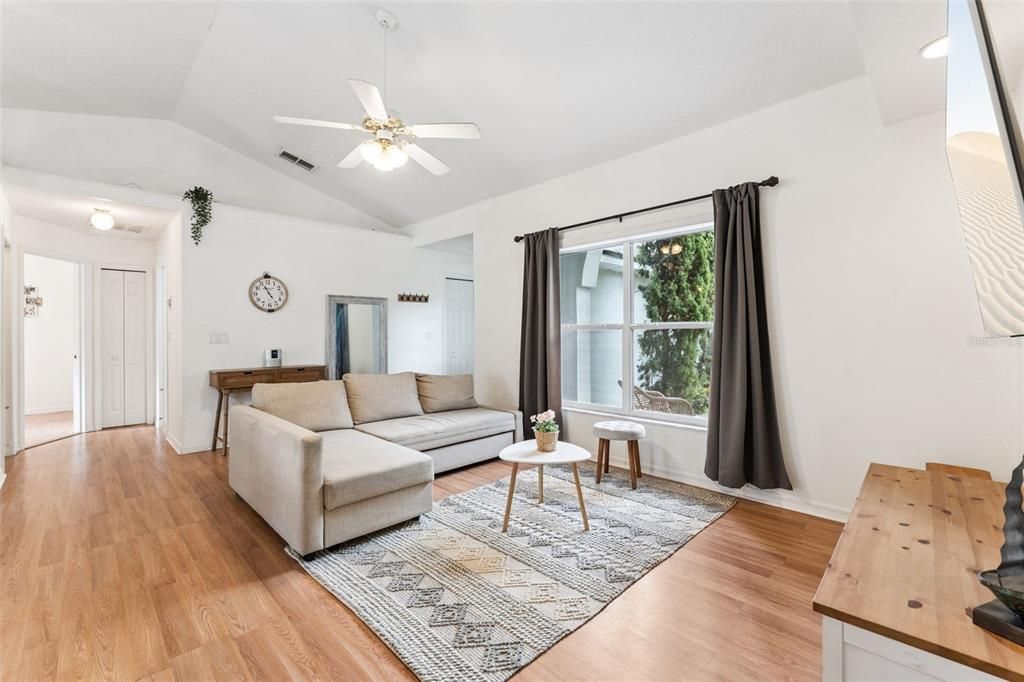 En Venta: $368,000 (3 camas, 2 baños, 1192 Pies cuadrados)