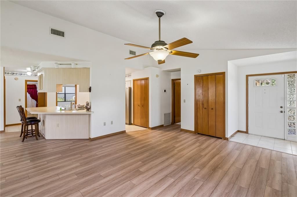 En Venta: $205,000 (3 camas, 2 baños, 1314 Pies cuadrados)