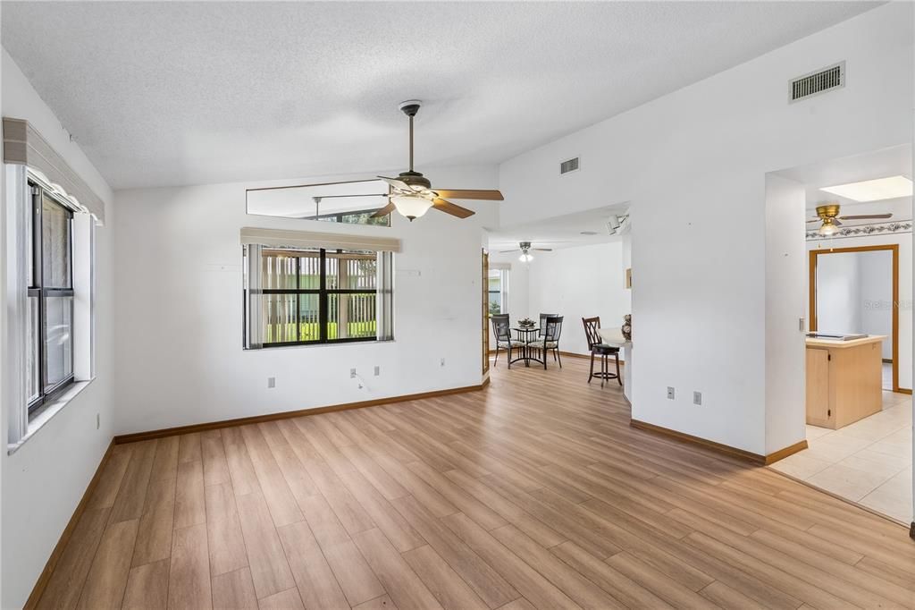 En Venta: $205,000 (3 camas, 2 baños, 1314 Pies cuadrados)