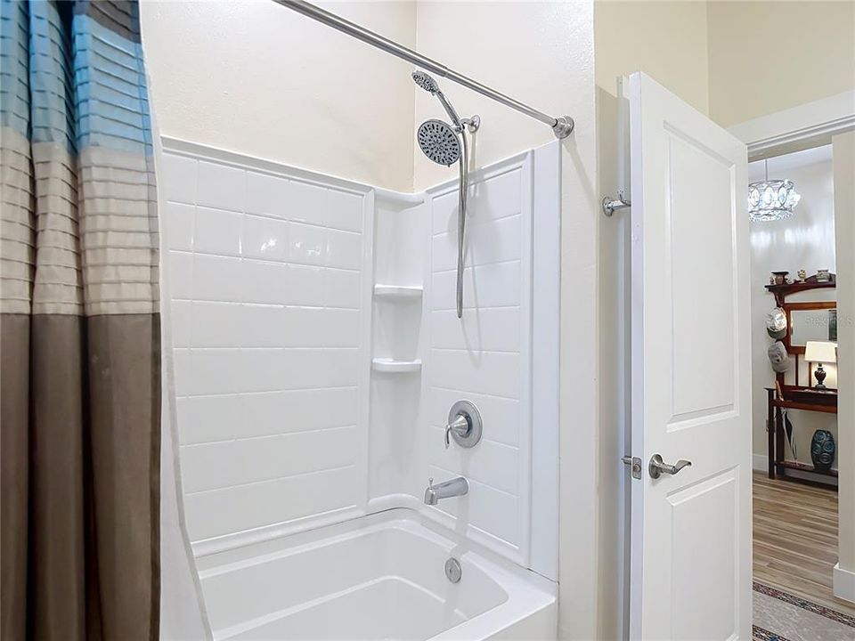 На продажу: $399,500 (4 спален, 2 ванн, 2063 Квадратных фут)