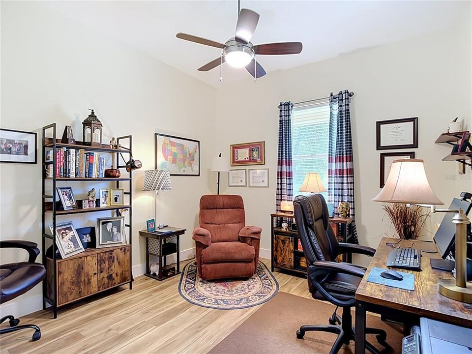 На продажу: $399,500 (4 спален, 2 ванн, 2063 Квадратных фут)