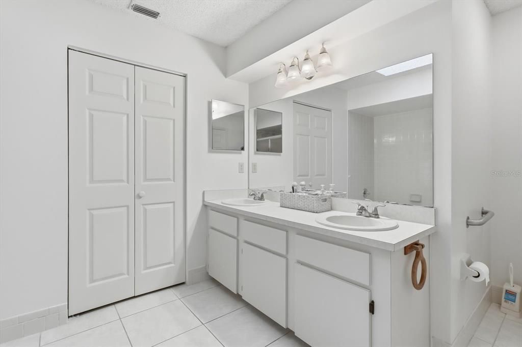 For Sale: $242,900 (3 beds, 2 baths, 1617 Square Feet)