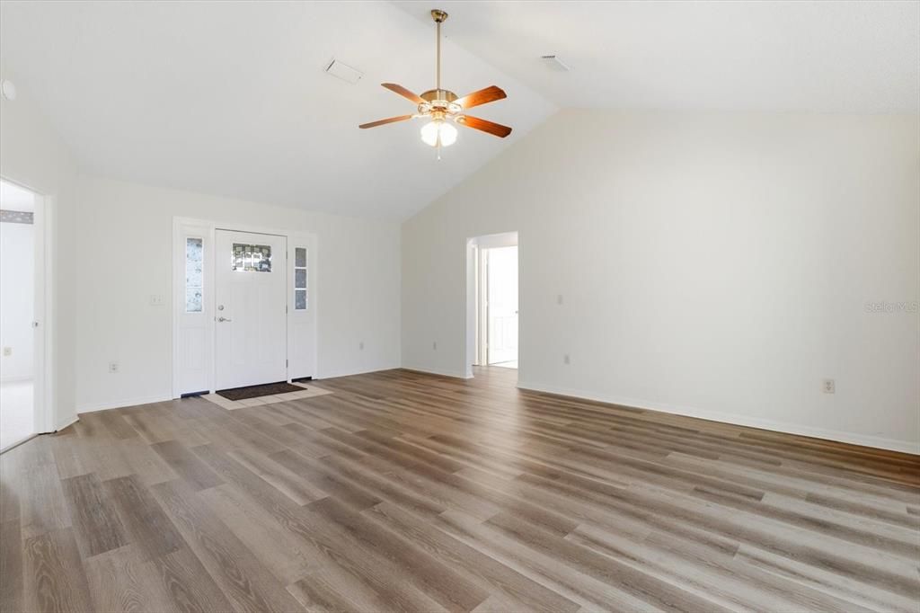 For Sale: $242,900 (3 beds, 2 baths, 1617 Square Feet)