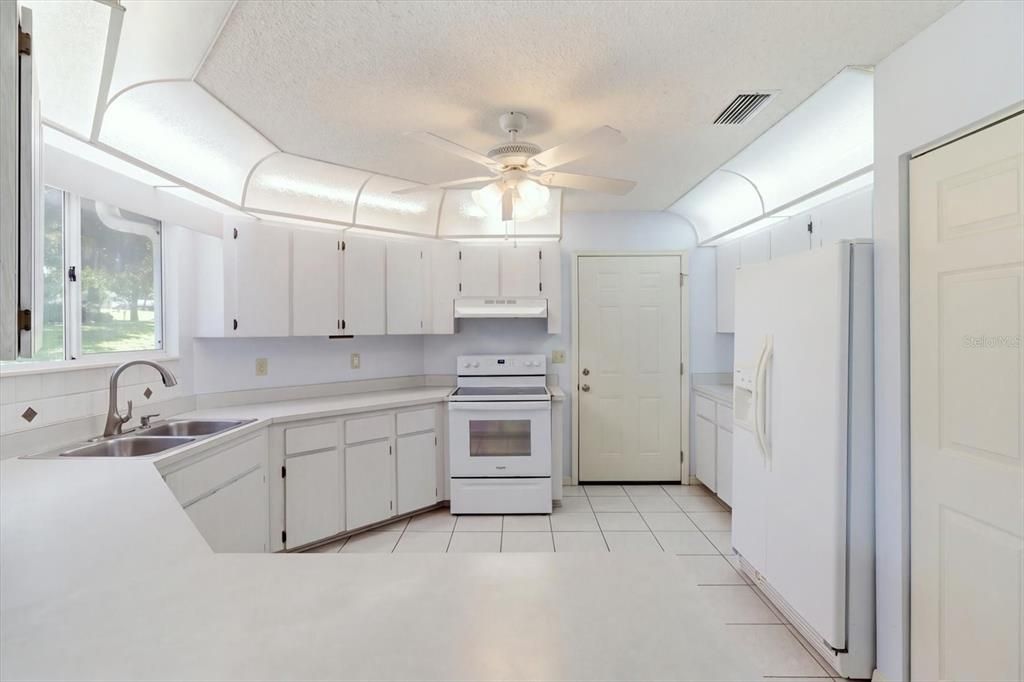 For Sale: $242,900 (3 beds, 2 baths, 1617 Square Feet)