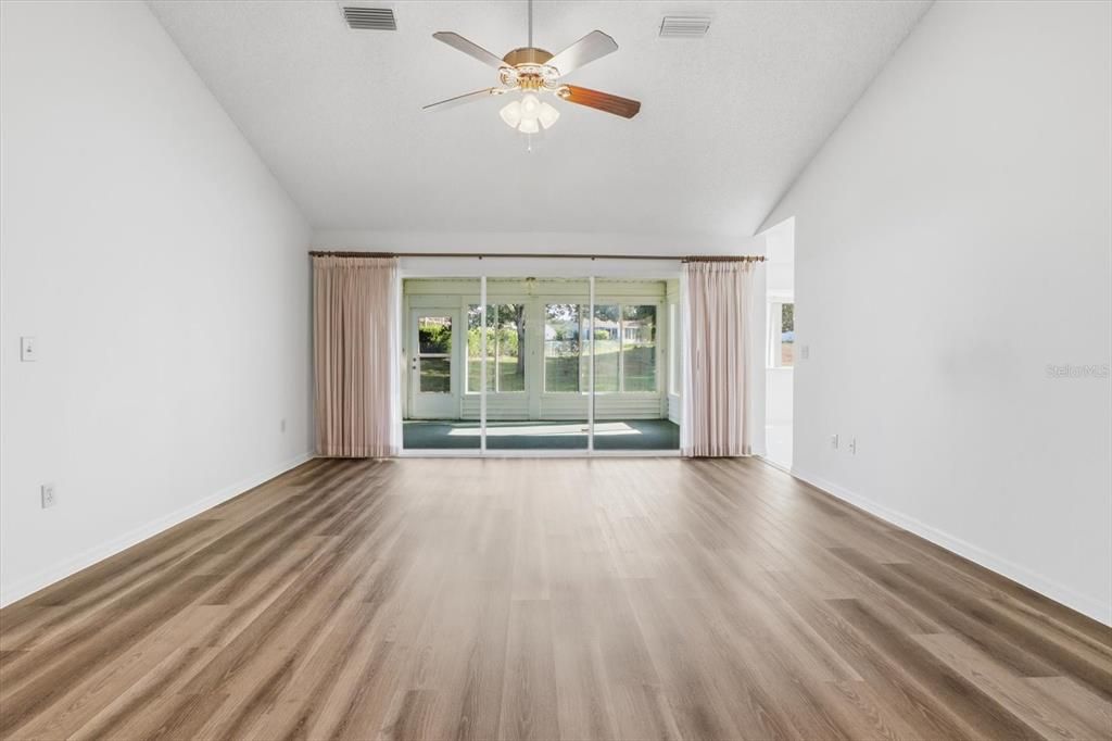 For Sale: $242,900 (3 beds, 2 baths, 1617 Square Feet)