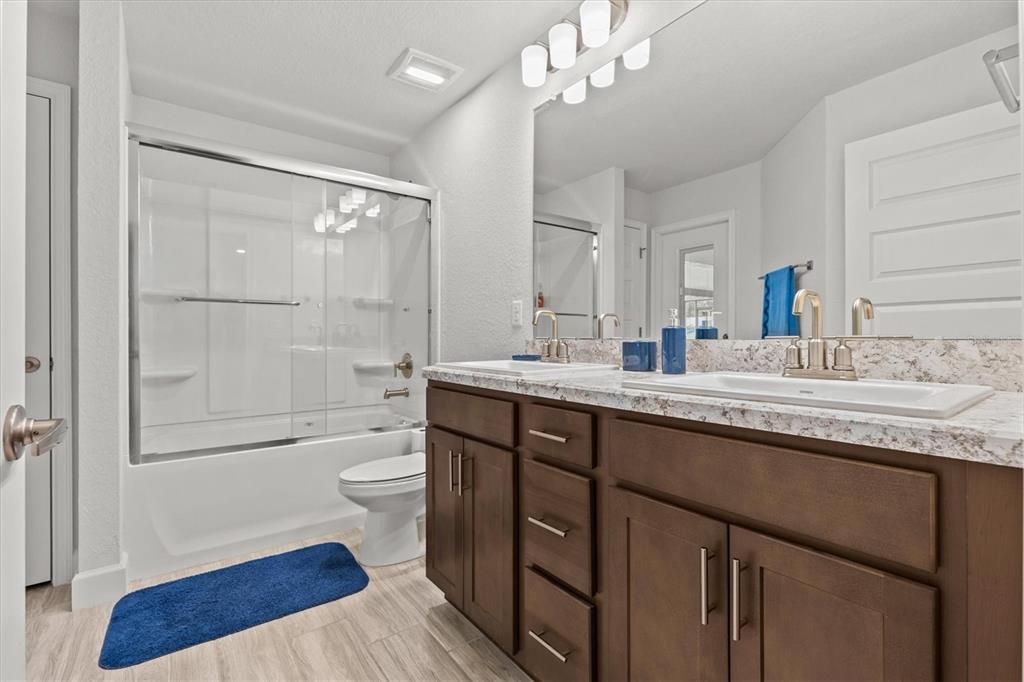 For Sale: $499,900 (4 beds, 2 baths, 2339 Square Feet)