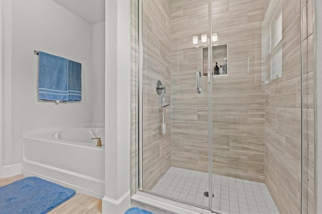 For Sale: $499,900 (4 beds, 2 baths, 2339 Square Feet)