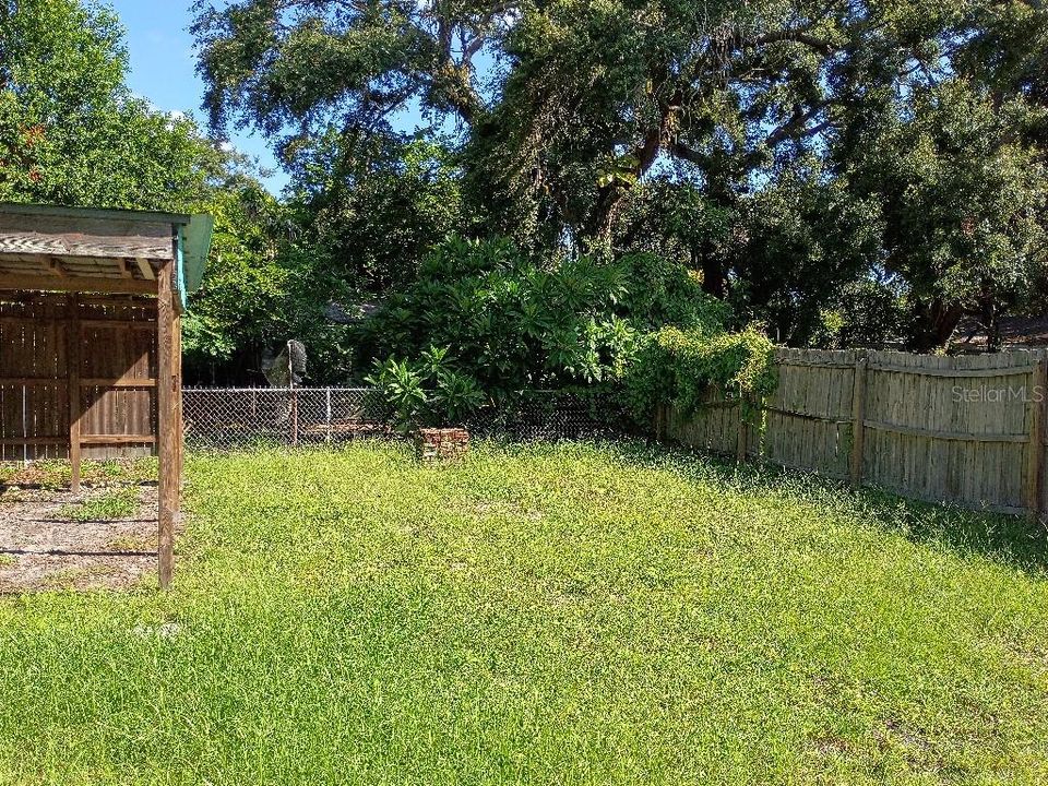 待售: $400,000 (0.14 acres)