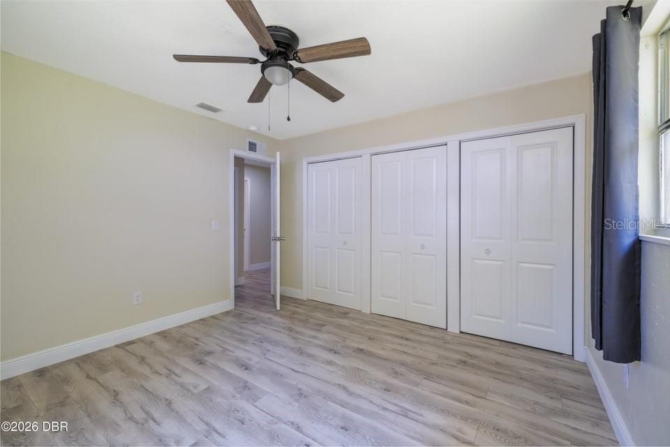 For Sale: $399,900 (6 beds, 3 baths, 2642 Square Feet)