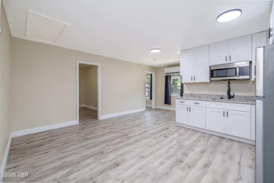 For Sale: $399,900 (6 beds, 3 baths, 2642 Square Feet)