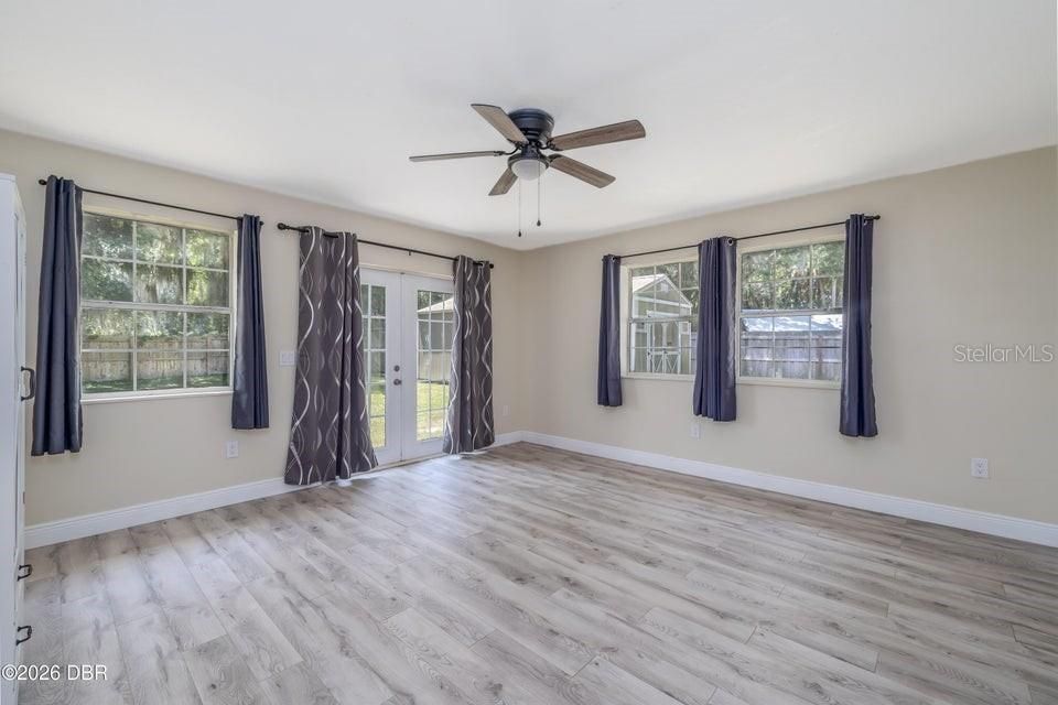 For Sale: $399,900 (6 beds, 3 baths, 2642 Square Feet)