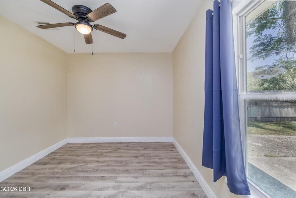 For Sale: $399,900 (6 beds, 3 baths, 2642 Square Feet)