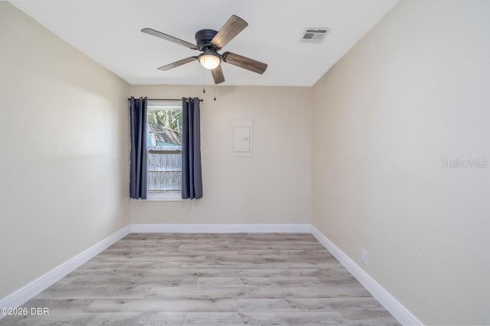 For Sale: $399,900 (6 beds, 3 baths, 2642 Square Feet)
