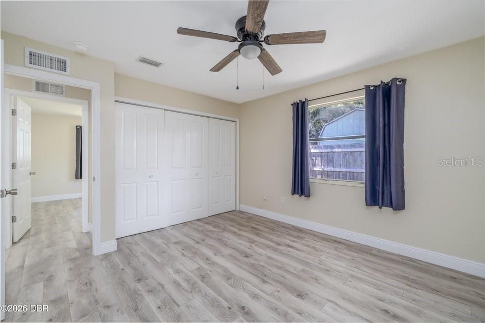 For Sale: $399,900 (6 beds, 3 baths, 2642 Square Feet)