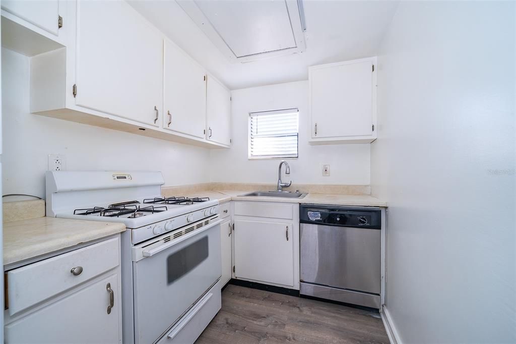 For Sale: $530,000 (3 beds, 0 baths, 1416 Square Feet)
