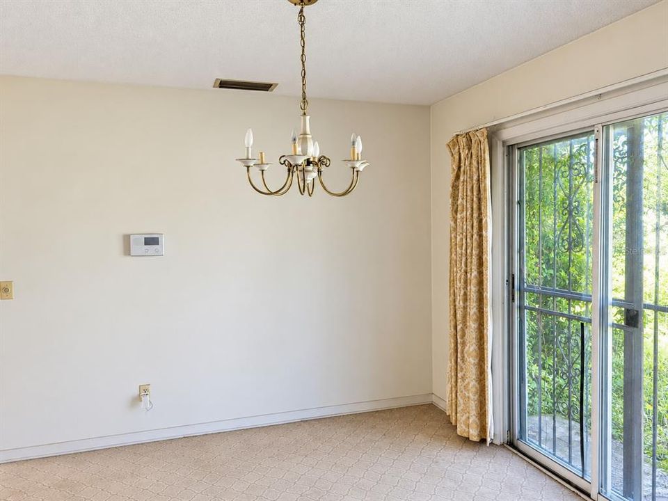 Activo con contrato: $185,000 (4 camas, 2 baños, 1574 Pies cuadrados)