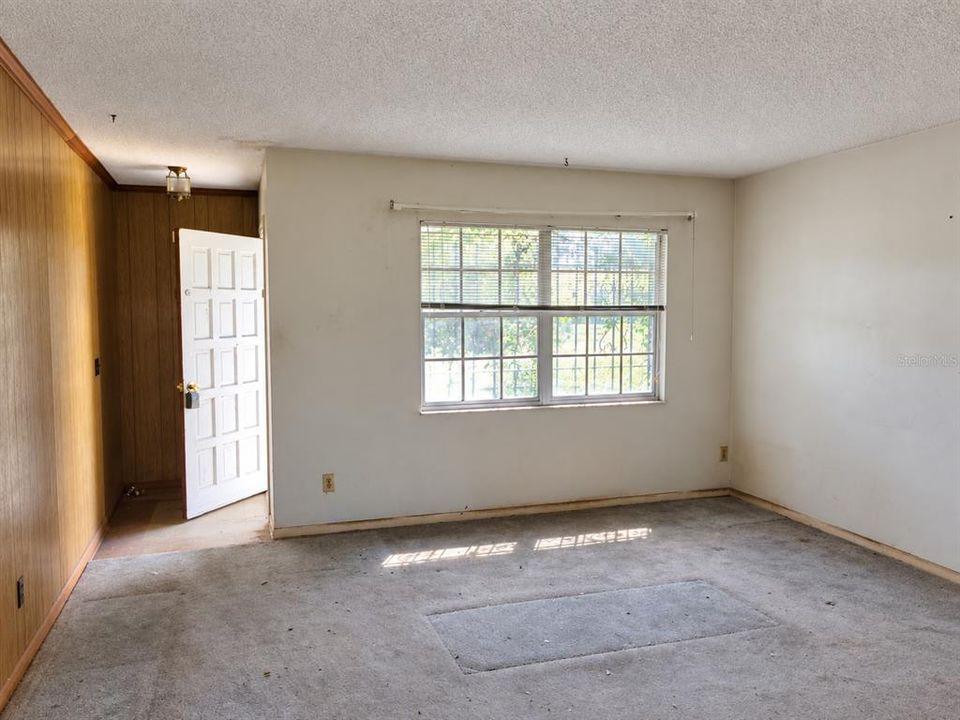 Activo con contrato: $185,000 (4 camas, 2 baños, 1574 Pies cuadrados)