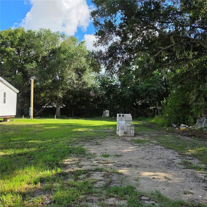 待售: $225,000 (1.01 acres)