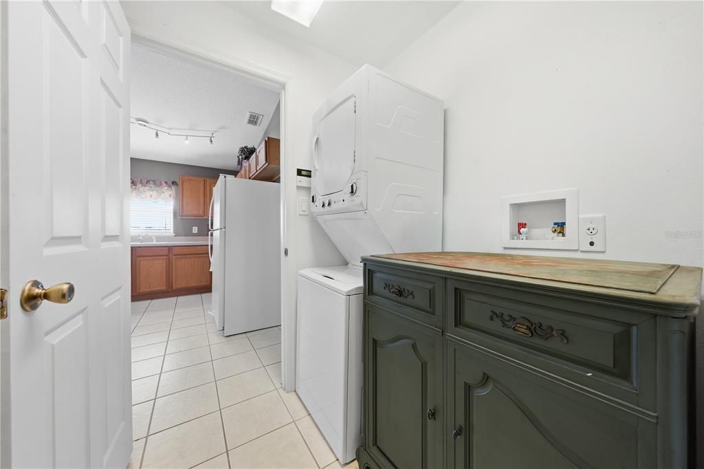На продажу: $339,000 (3 спален, 2 ванн, 1352 Квадратных фут)