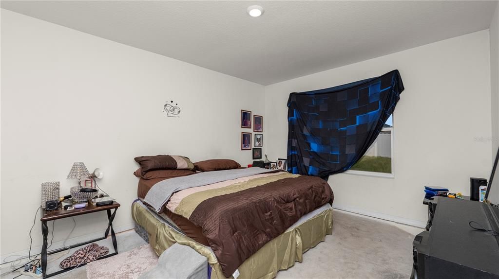 На продажу: $290,000 (4 спален, 2 ванн, 1828 Квадратных фут)