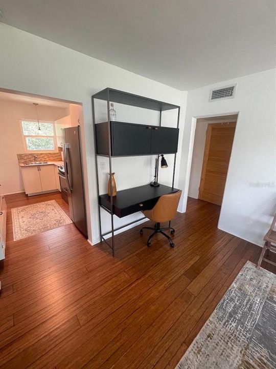 В аренду: $2,200 (2 спален, 1 ванн, 495 Квадратных фут)
