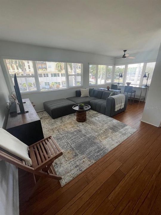 В аренду: $2,200 (2 спален, 1 ванн, 495 Квадратных фут)
