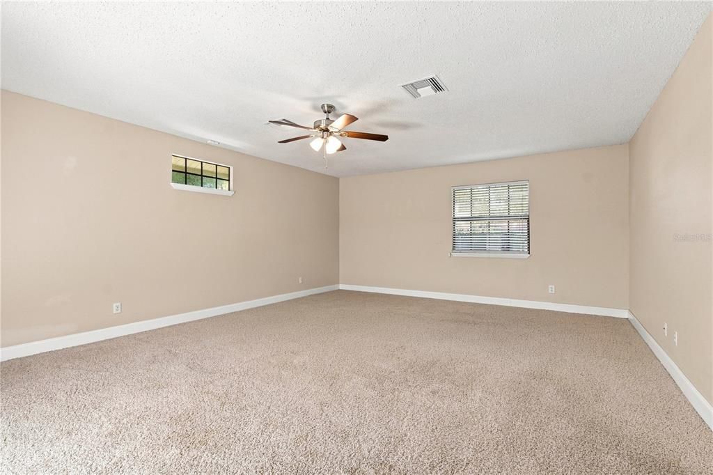 For Sale: $575,000 (4 beds, 2 baths, 1917 Square Feet)