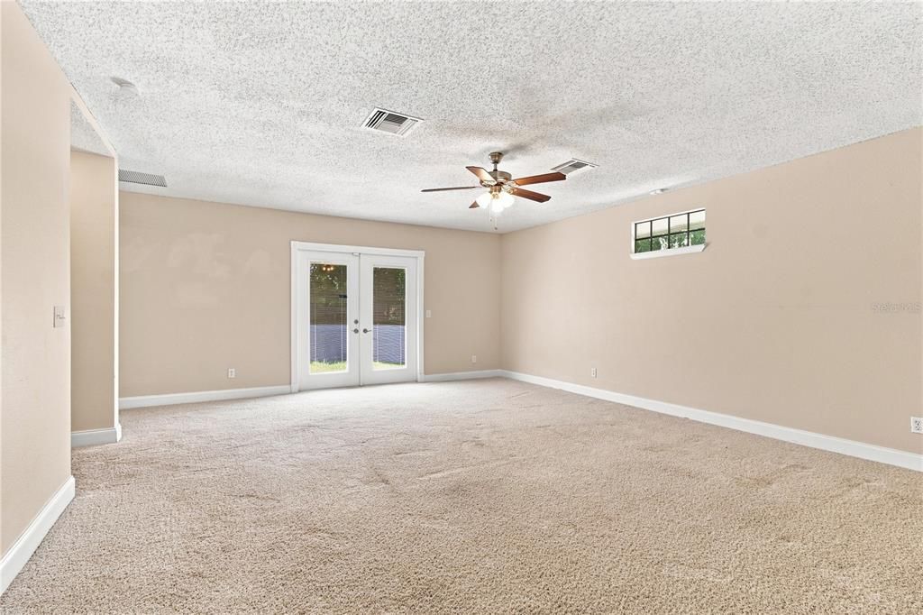 For Sale: $575,000 (4 beds, 2 baths, 1917 Square Feet)