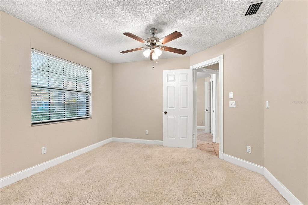For Sale: $575,000 (4 beds, 2 baths, 1917 Square Feet)