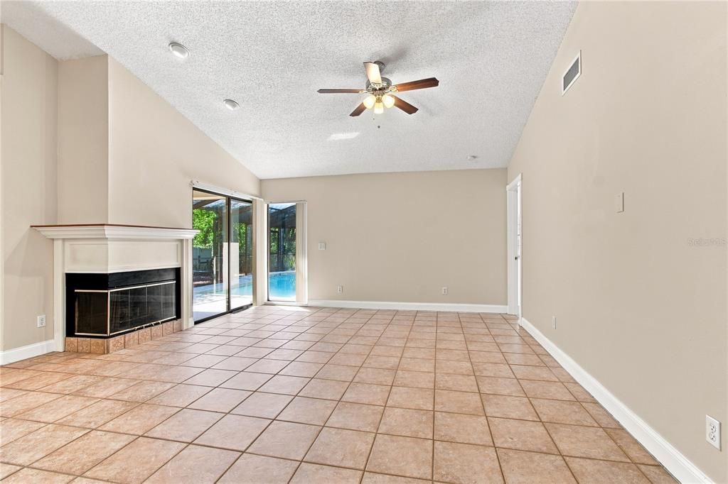 For Sale: $575,000 (4 beds, 2 baths, 1917 Square Feet)