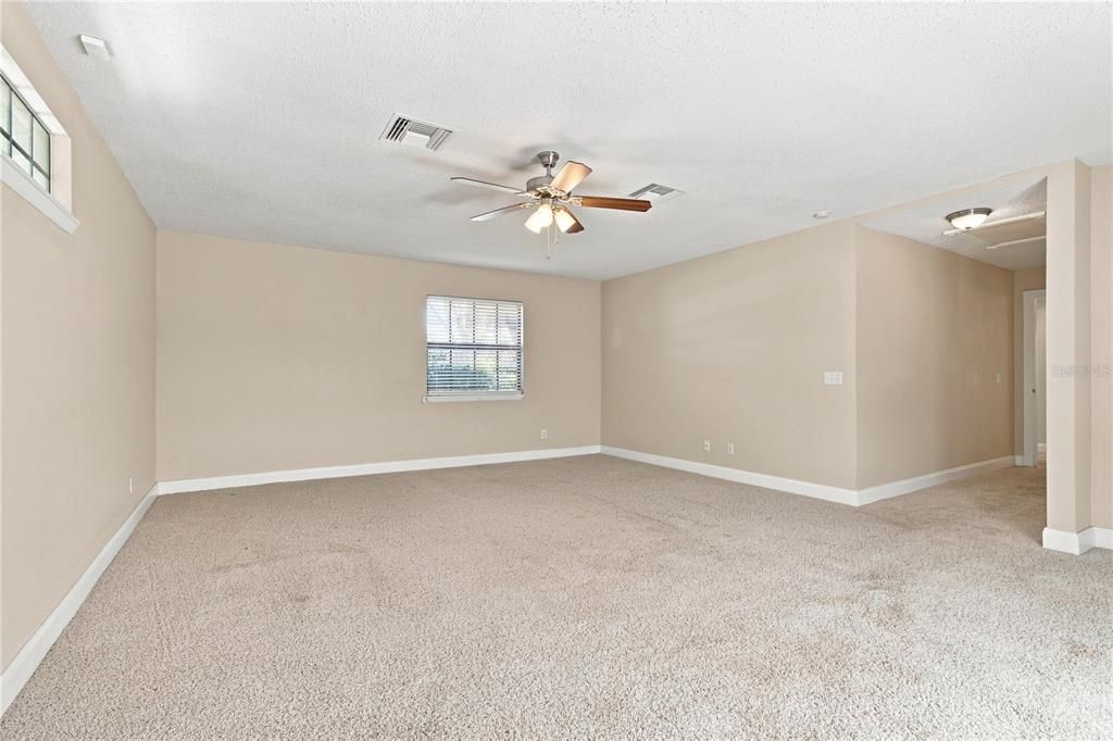 For Sale: $575,000 (4 beds, 2 baths, 1917 Square Feet)