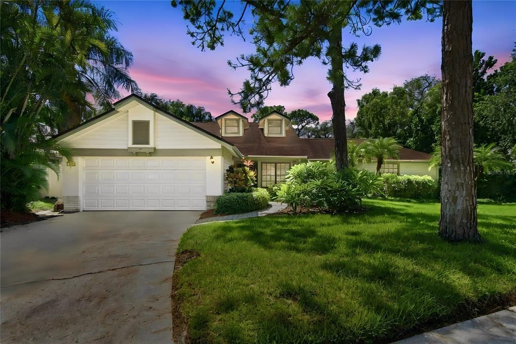 For Sale: $575,000 (4 beds, 2 baths, 1917 Square Feet)