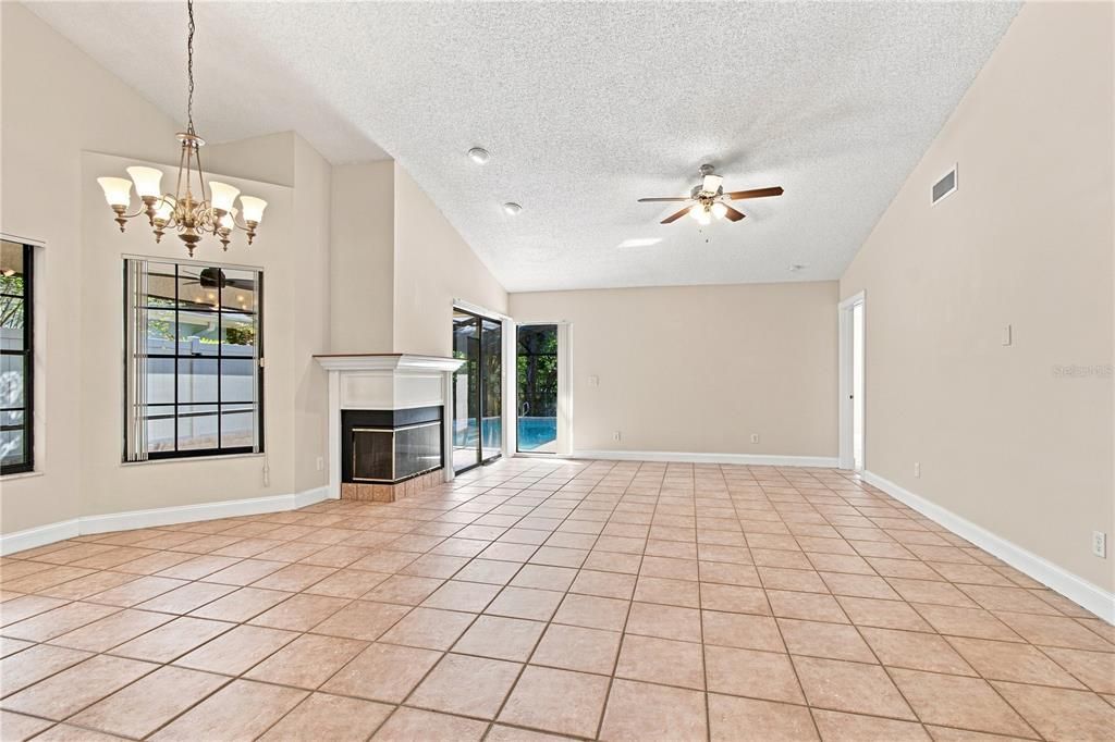 For Sale: $575,000 (4 beds, 2 baths, 1917 Square Feet)