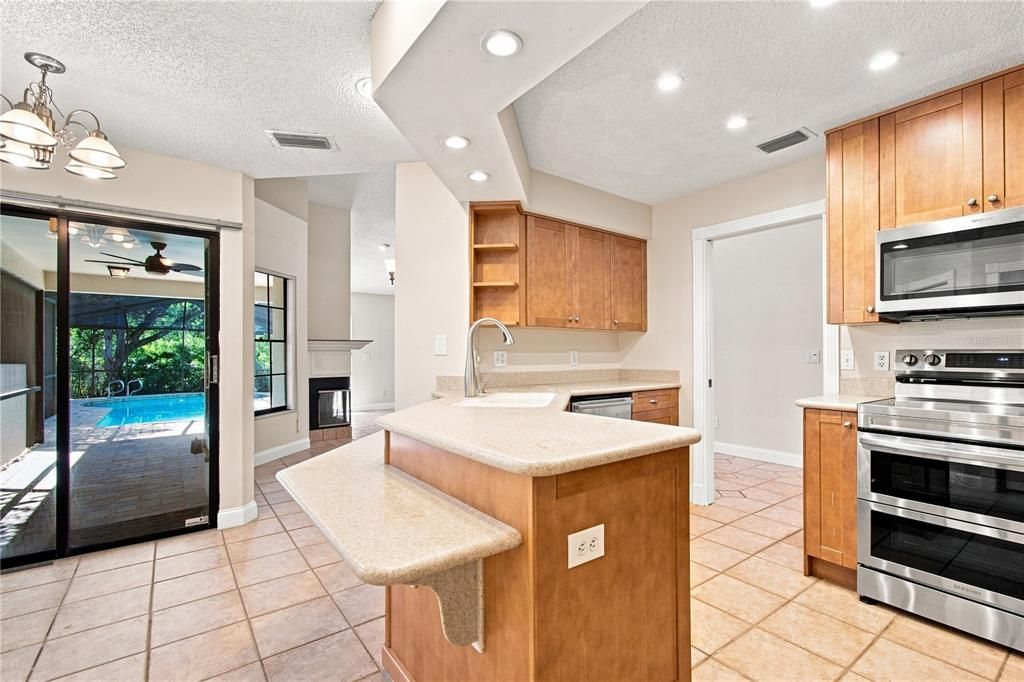 For Sale: $575,000 (4 beds, 2 baths, 1917 Square Feet)