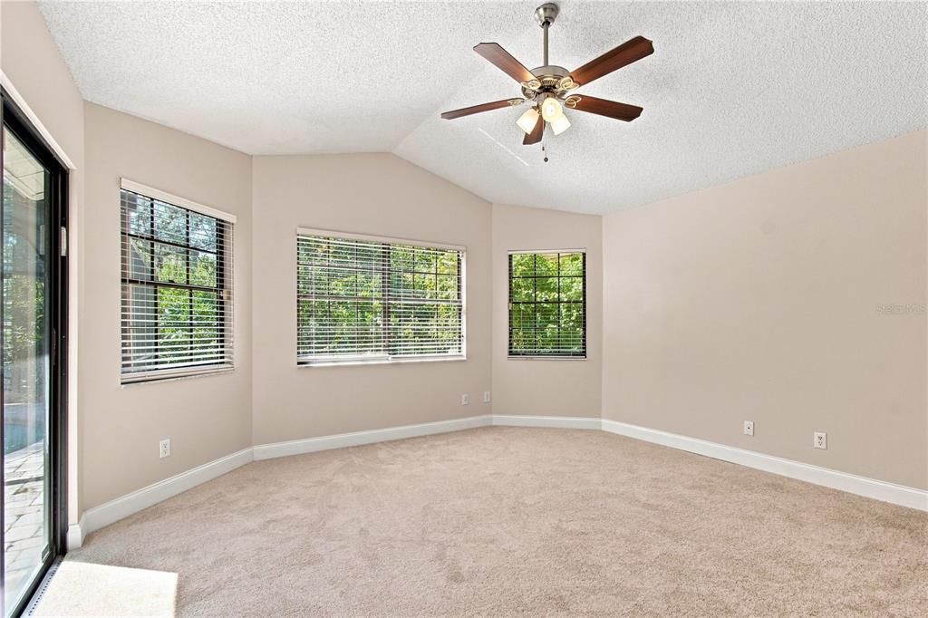 For Sale: $575,000 (4 beds, 2 baths, 1917 Square Feet)