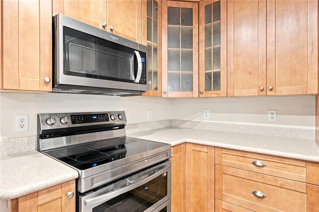 For Sale: $575,000 (4 beds, 2 baths, 1917 Square Feet)