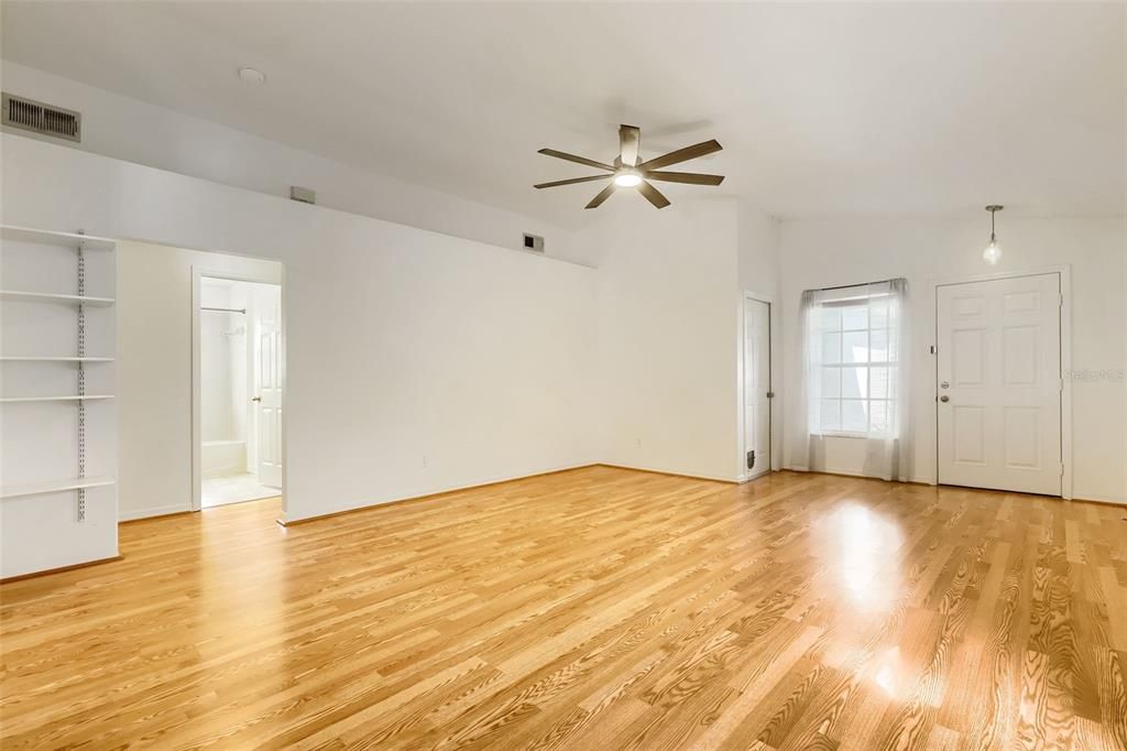 На продажу: $319,990 (3 спален, 2 ванн, 1320 Квадратных фут)