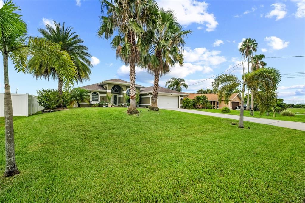 For Sale: $500,000 (3 beds, 2 baths, 2082 Square Feet)