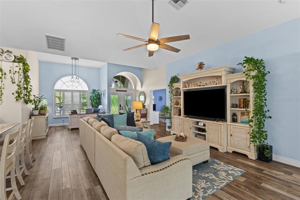 For Sale: $500,000 (3 beds, 2 baths, 2082 Square Feet)