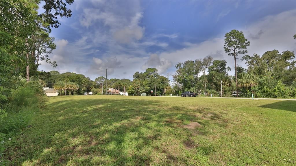 待售: $395,000 (0.14 acres)