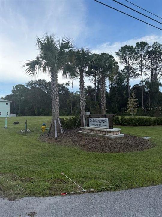 待售: $395,000 (0.14 acres)