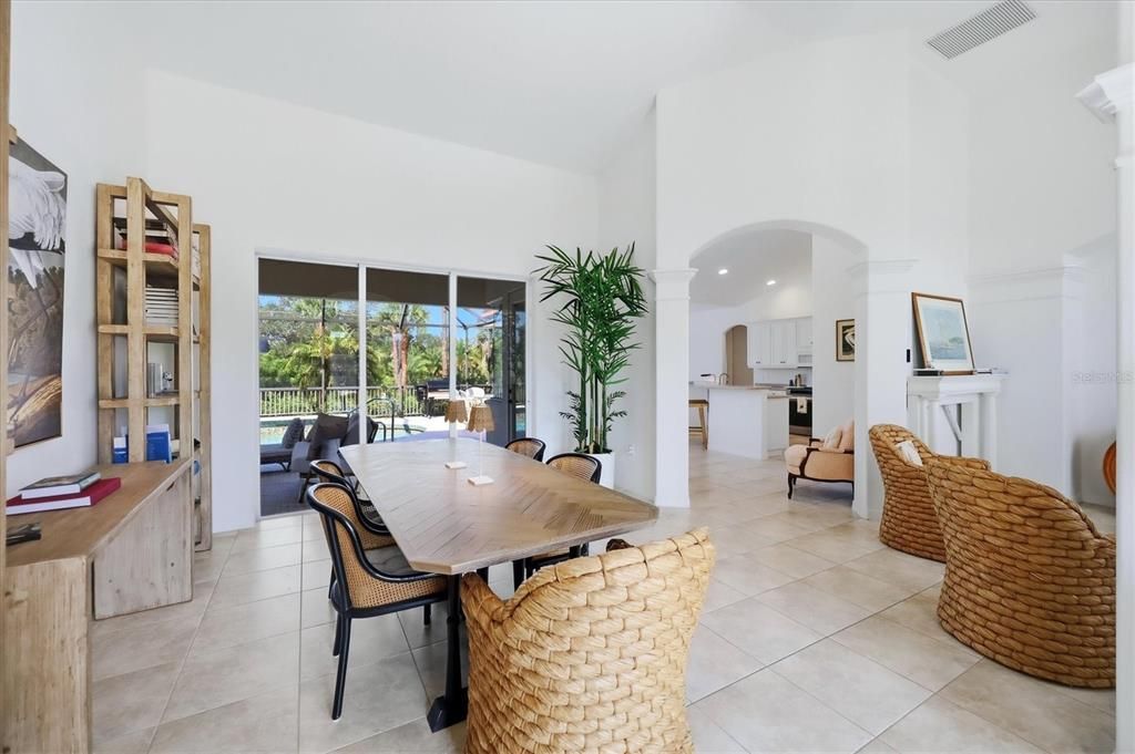 En Venta: $549,000 (3 camas, 2 baños, 2111 Pies cuadrados)