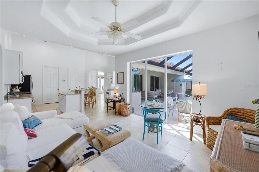 En Venta: $549,000 (3 camas, 2 baños, 2111 Pies cuadrados)