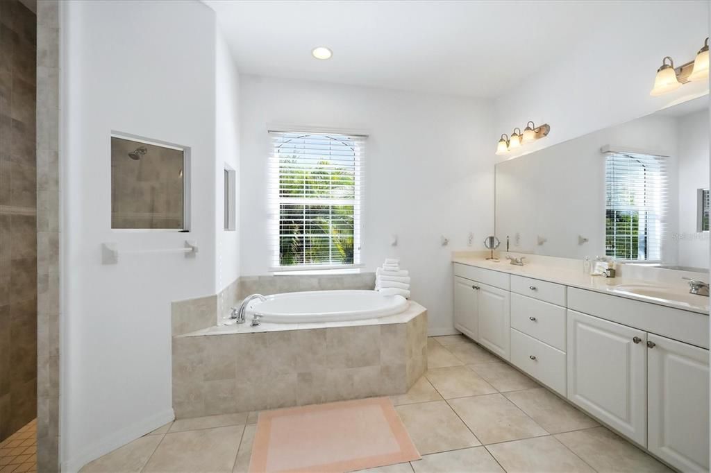 En Venta: $549,000 (3 camas, 2 baños, 2111 Pies cuadrados)