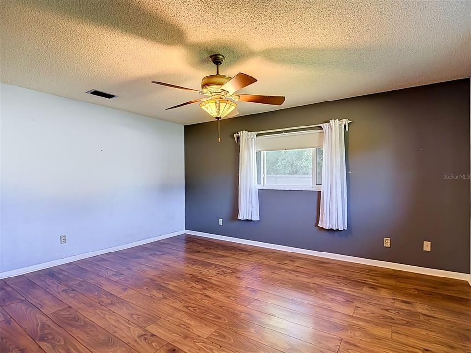 For Sale: $369,500 (3 beds, 2 baths, 1535 Square Feet)