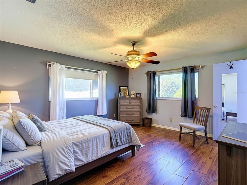 For Sale: $369,500 (3 beds, 2 baths, 1535 Square Feet)