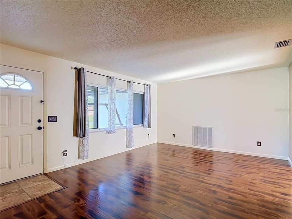 For Sale: $369,500 (3 beds, 2 baths, 1535 Square Feet)