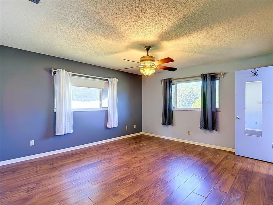 For Sale: $369,500 (3 beds, 2 baths, 1535 Square Feet)
