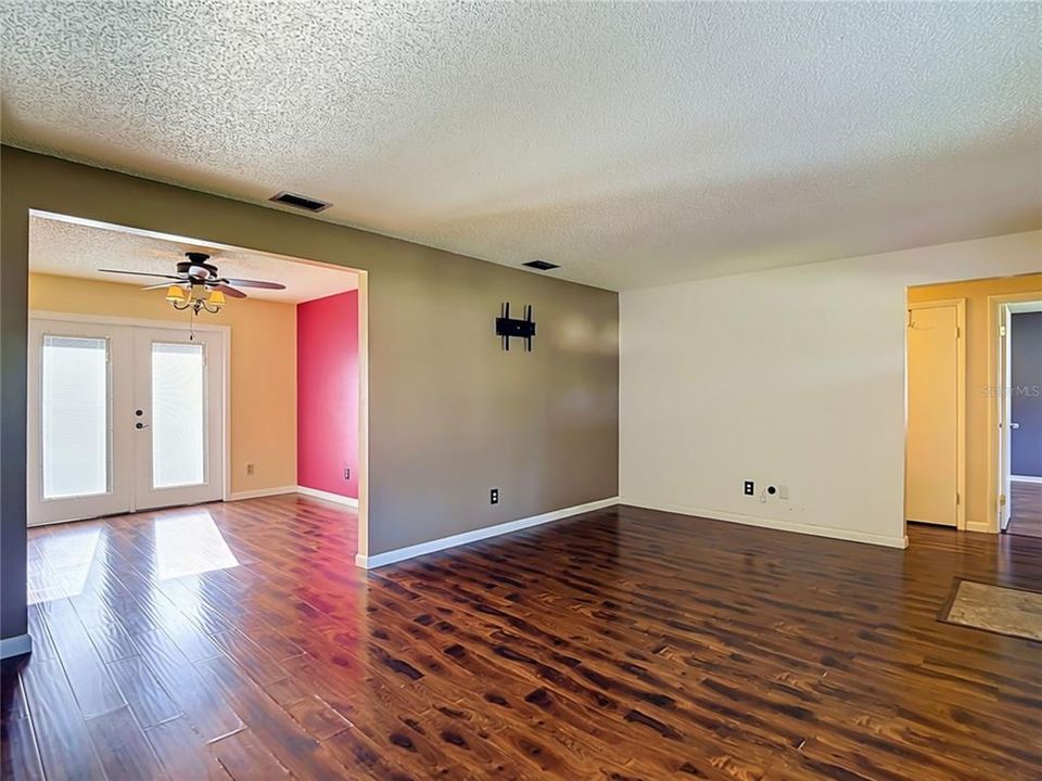 For Sale: $369,500 (3 beds, 2 baths, 1535 Square Feet)